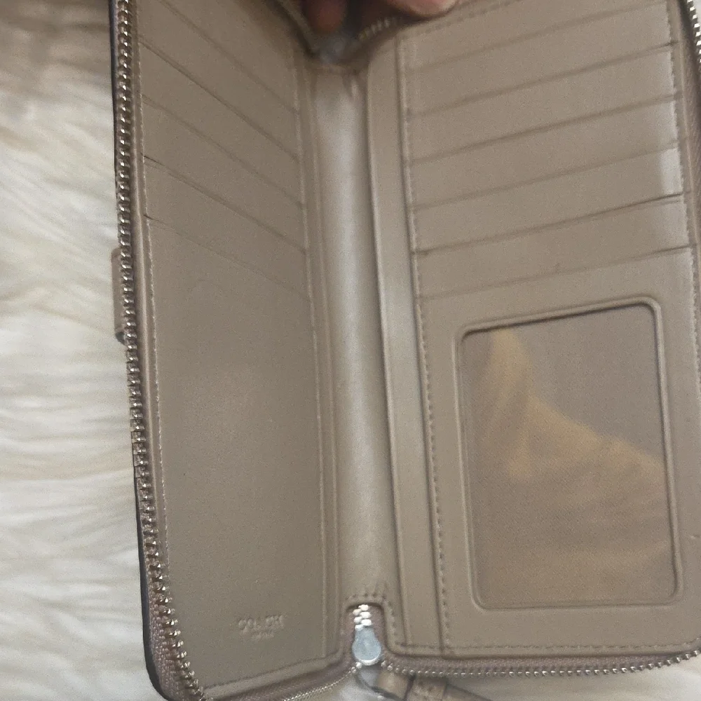 Coach Beige Leather Wallet - Picture 2 of 4
